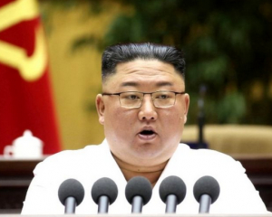 Защо Ким Чен-ун обяви война на жаргона, дънките и чуждите филми
