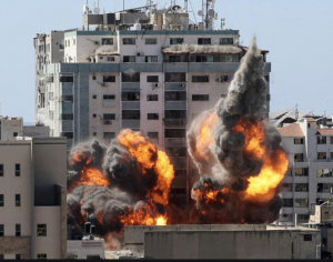 Израел унищожи сградата в Газа, в която се намират офисите на Асошиейтед Прес и Ал Джазира.
