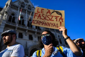 Будапеща Прайд продължава в знак на солидарност срещу унгарските закони против LBGTQ+