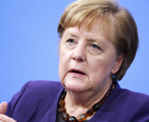 CDU на Ангела Меркел побеждава крайната десница на ключови избори в Германия