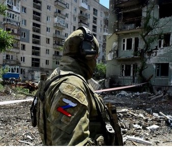 Русия щурмува фронтовата линия в Украйна преди идването на помощта
