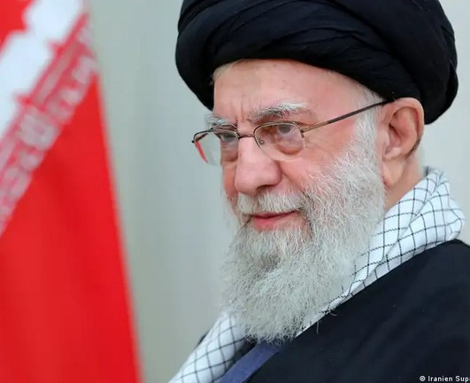 Иран срещу Израел: Защо аятолах Хаменей не иска ескалация